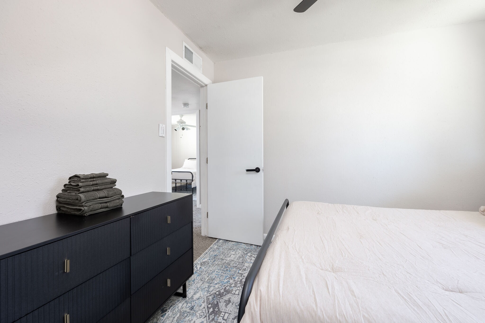 Building Photo - 3708 Sierra Vista Dr