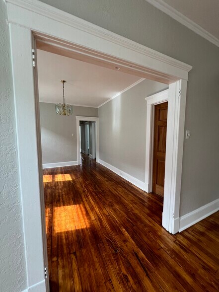 Building Photo - 410 Cedar Ave