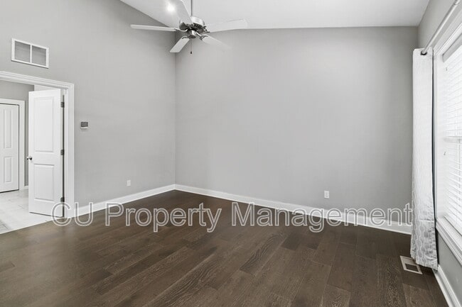 Building Photo - 3003 E Stillwater Landing