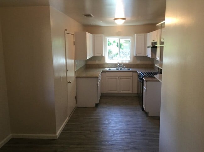 Building Photo - APPLY FOR THIS BEAUTIFUL HOME TODAY!