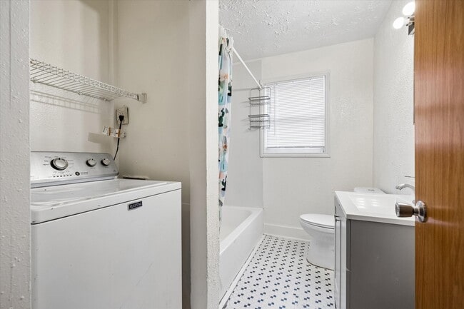 Building Photo - 2308 McClendon St