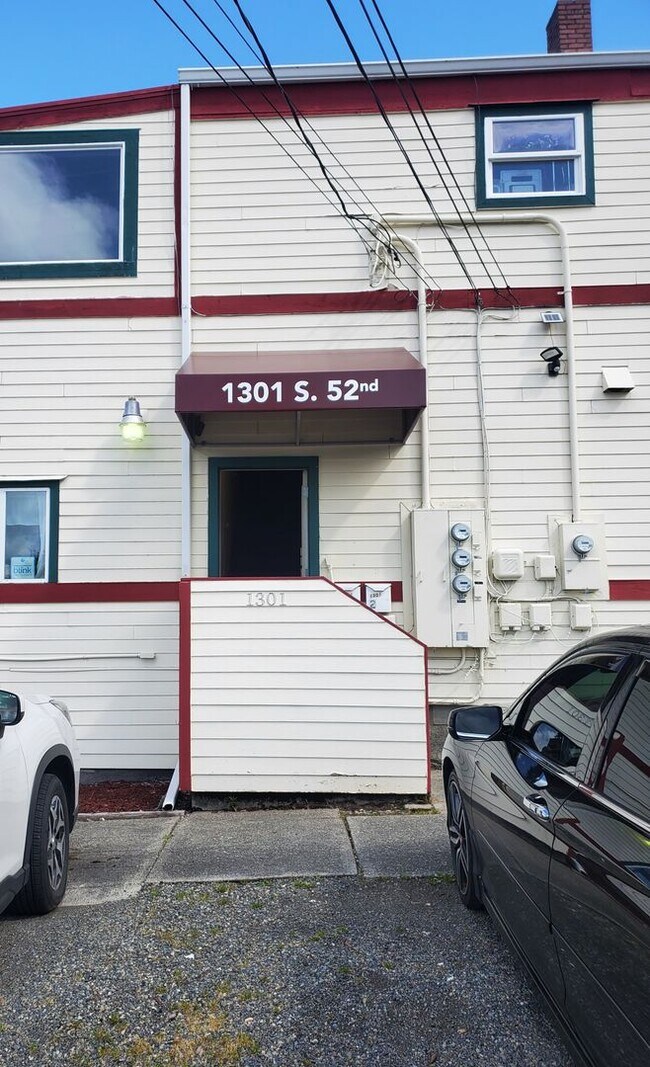 Building Photo - 1301 S 52nd St
