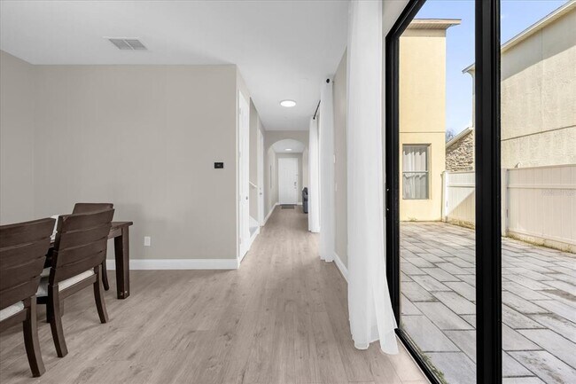 Building Photo - 9657 Moss Rose Way