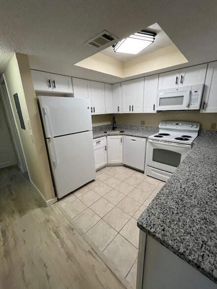 Remodeled kitchen - 1515 Forrest Nelson Blvd