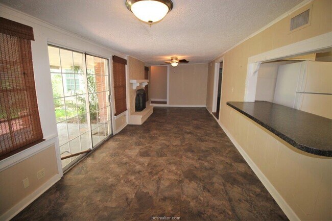 Building Photo - 1015 Milner Dr
