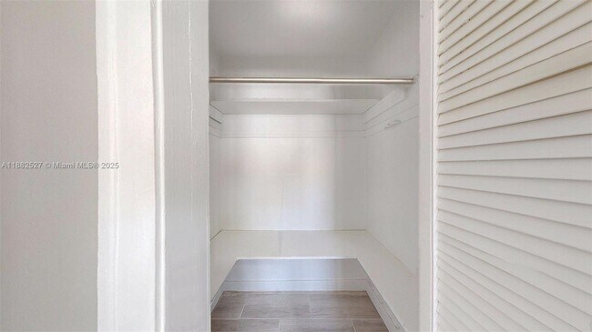 Building Photo - 433 NW 25th Ave