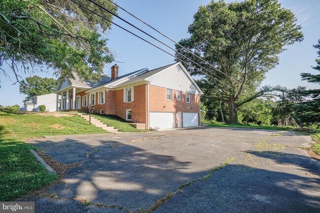 Building Photo - 316 Farm Rd