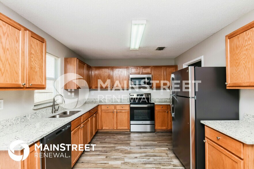 Building Photo - 8768 Stonebriar Ln