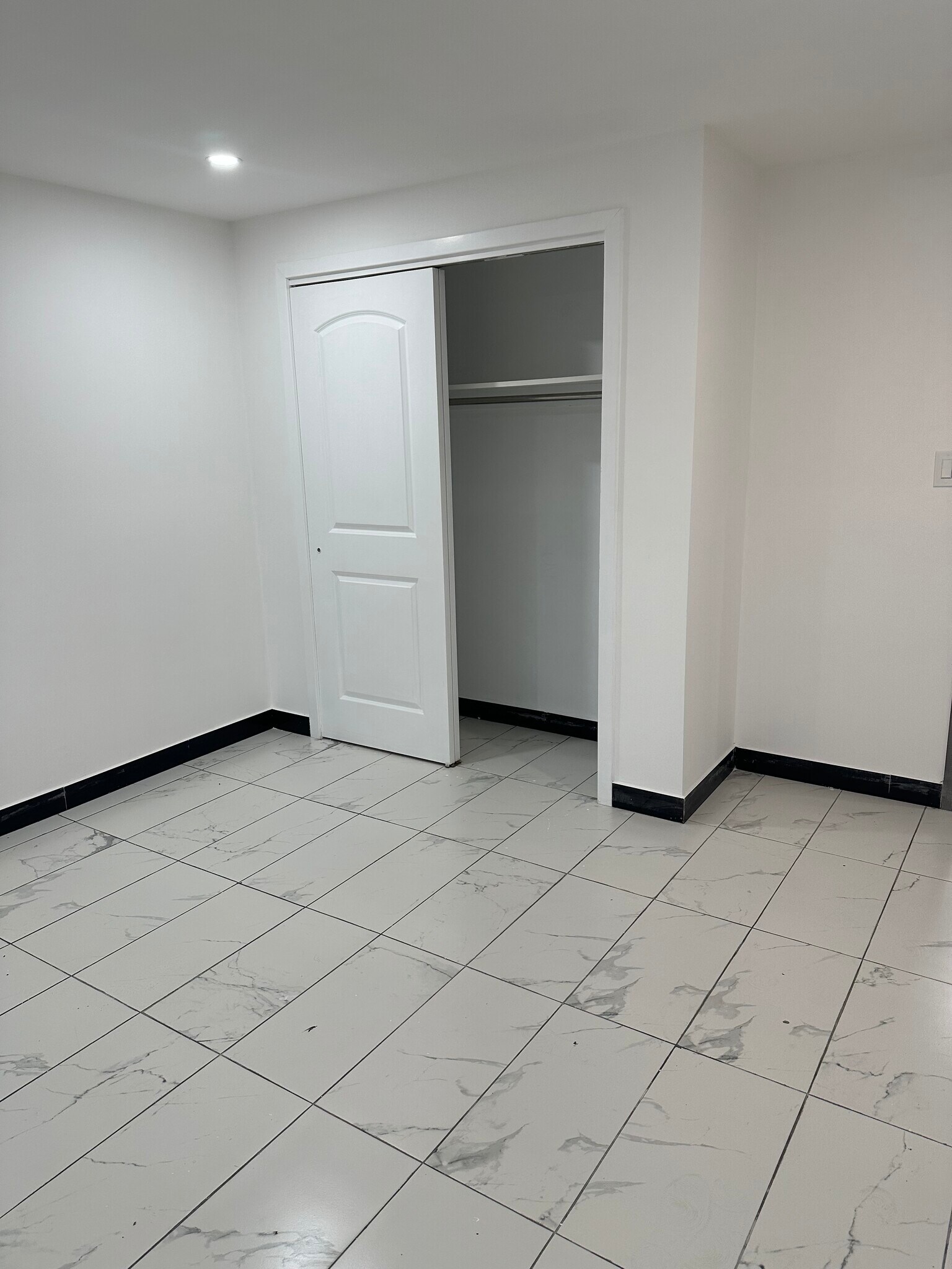 Building Photo - 552 Congress St