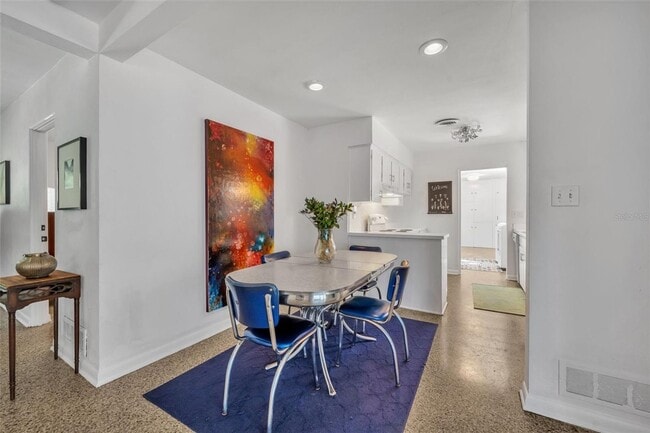 Building Photo - Fabulous pool home in Winter Park!