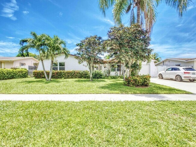 Building Photo - 218 S Sequoia Dr