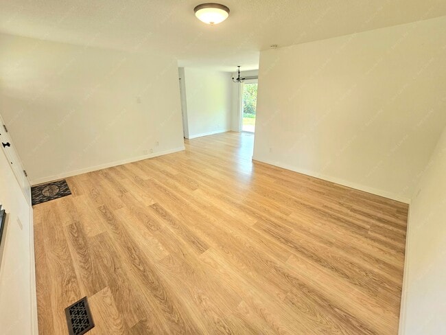 Building Photo - 7739 SE 101st Ave