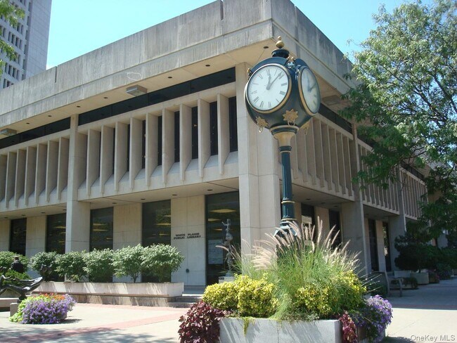 Building Photo - 25 Midland Ave