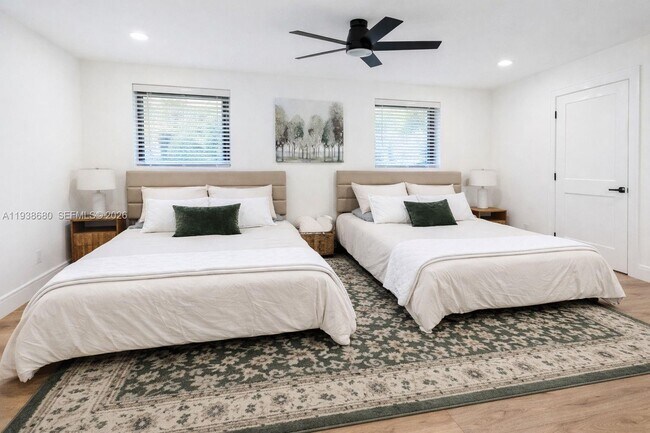 Building Photo - 3540 NE 28th Ave