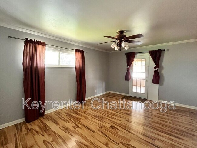 Building Photo - 1635 Green Hills Dr