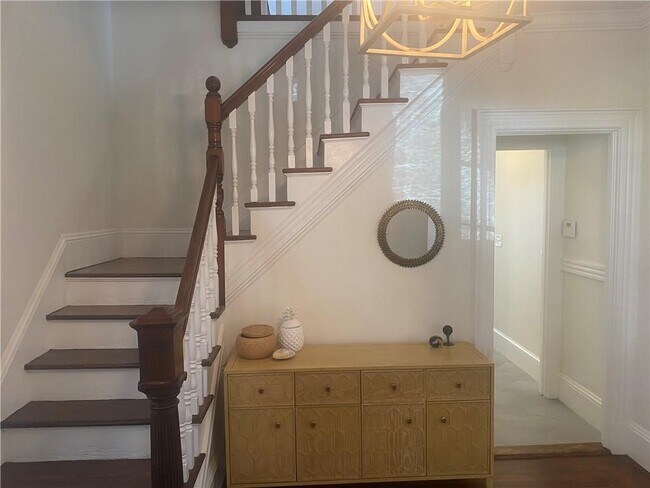 Building Photo - 27 Mann Ave