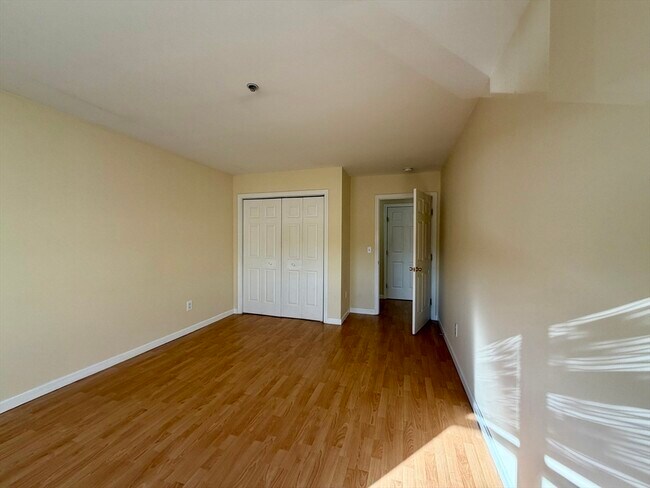 Building Photo - 75 Walnut St