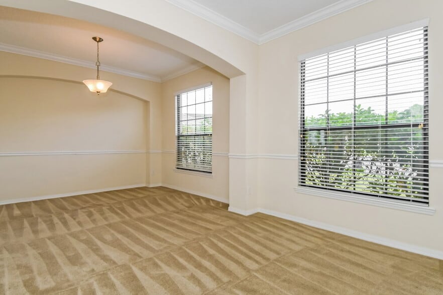 Building Photo - 703 Red Cedar Ct