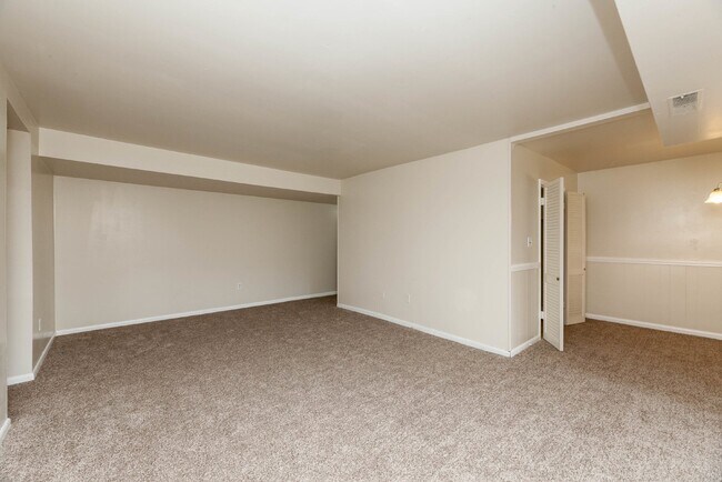 Building Photo - Looking for a 2 bedroom (1 bed w Den/additional small bedroom)