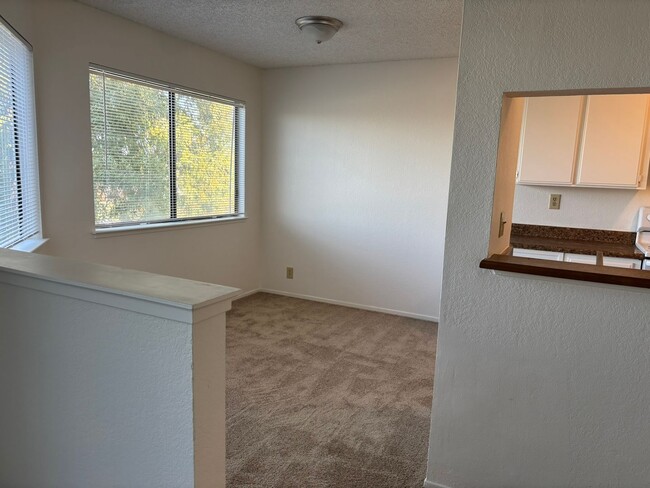 Building Photo - Spacious One bedroom