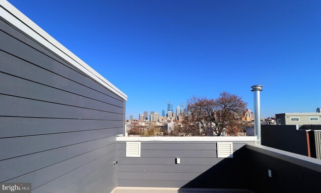 Building Photo - 1816 Latona St