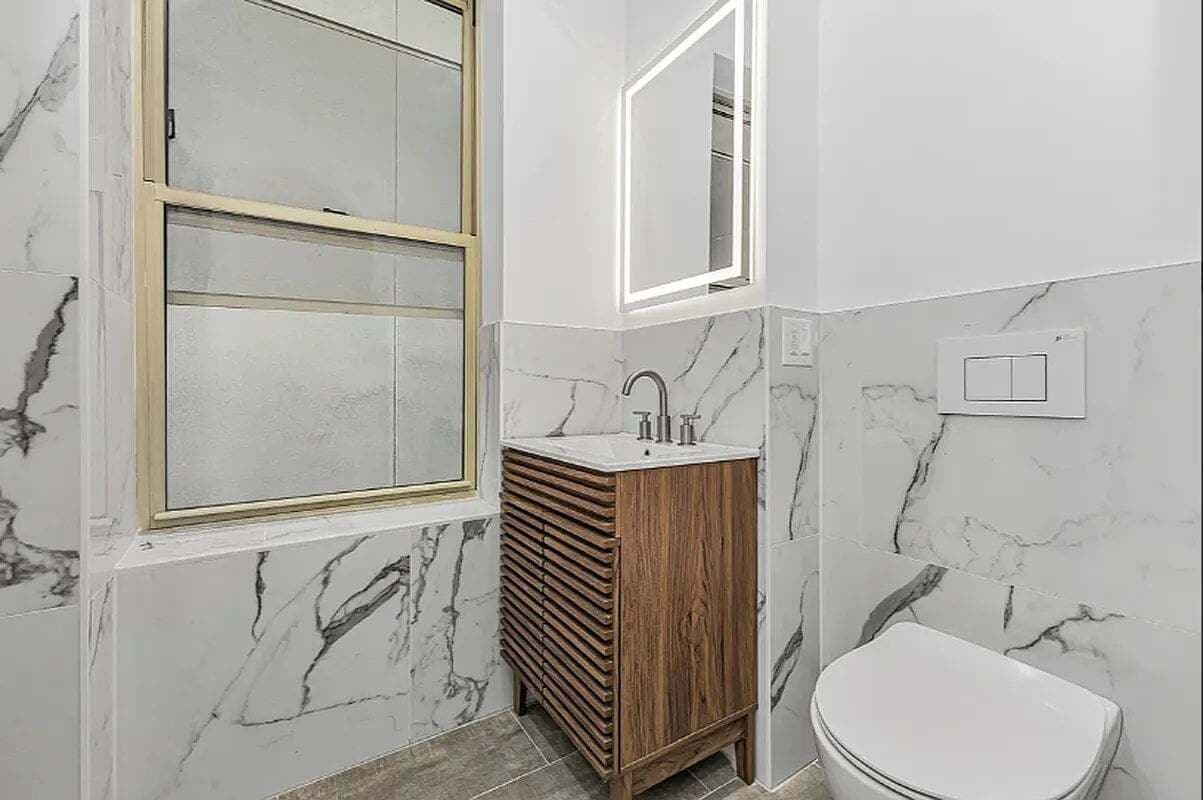 Building Photo - 246 E 53rd St