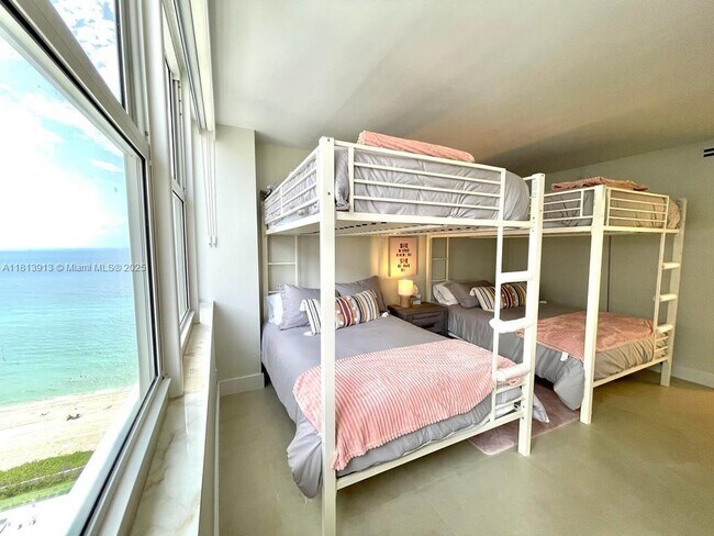 Building Photo - 2030 S Ocean Dr