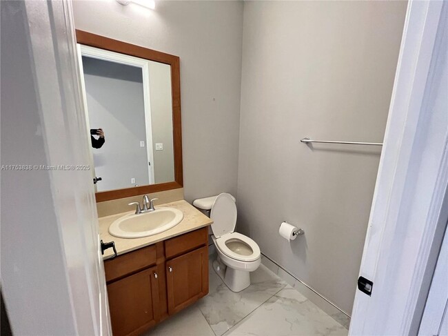 Building Photo - 8342 NW 39th Ct