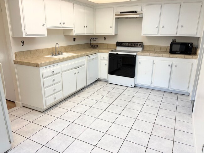 Building Photo - Welcome Home to a Desirable Whittier Community - Spacious 3-Bed, 2-Bath Townhome