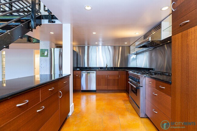 Building Photo - SoMA: Ground Level Conversion Live/Work Lo...
