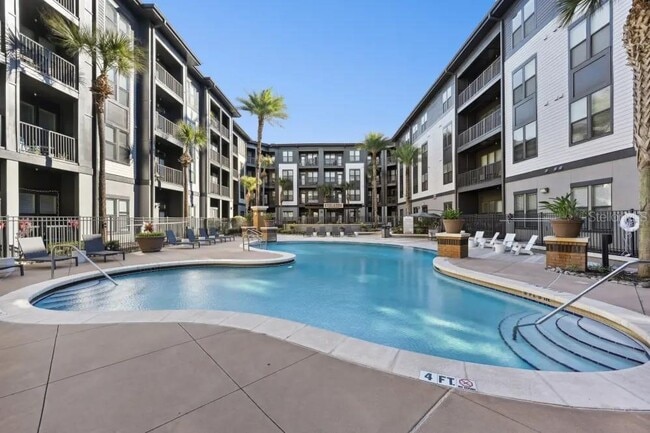 Building Photo - 776 N Orange Ave