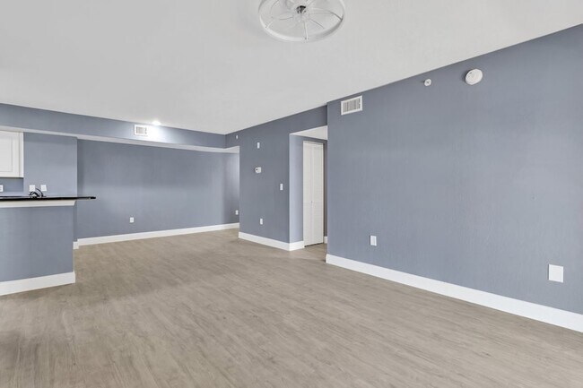 Building Photo - 1610 N 42ND Cir