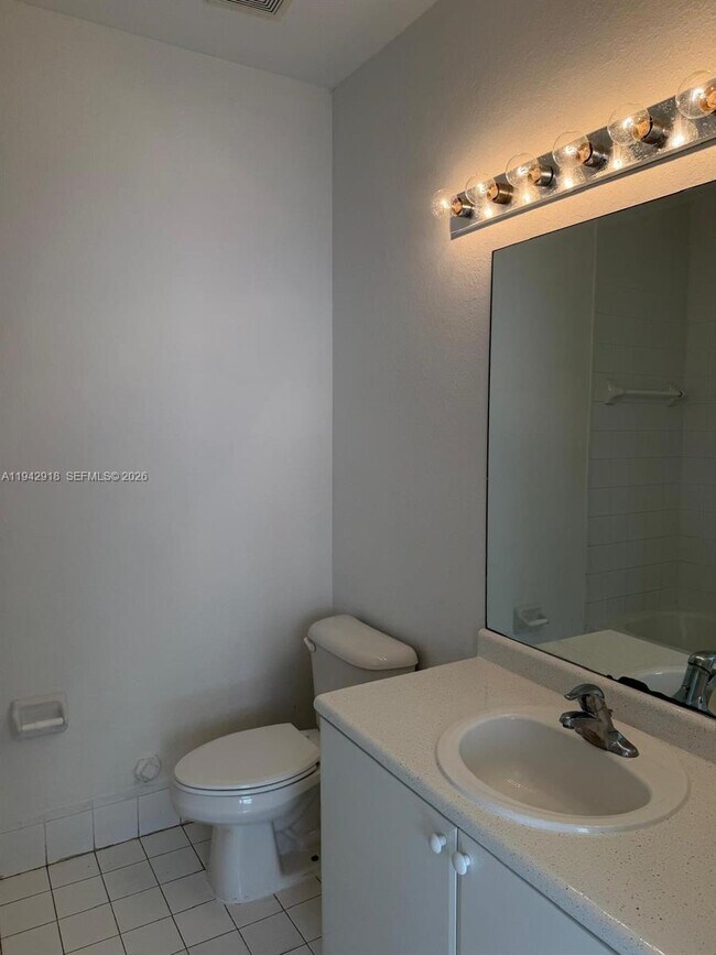 Building Photo - 1656 SE 29th Ct