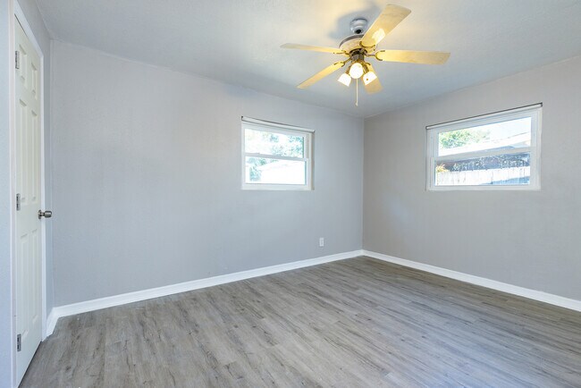 Building Photo - 4717 W Leila Ave