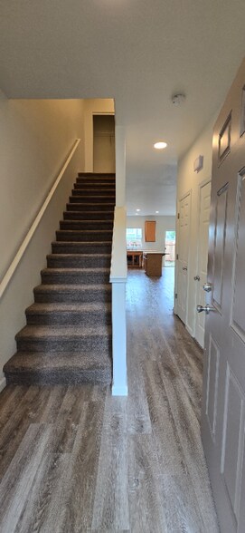 Building Photo - 18549 SW Takena Ct