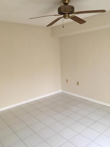 Building Photo - 1521 15th Ln