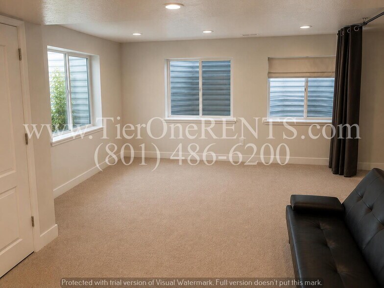 Building Photo - This property offers a NO DEPOSIT option available for qualified renters!