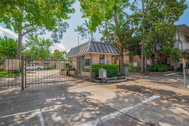 Building Photo - 6429 Bayou Glen Rd