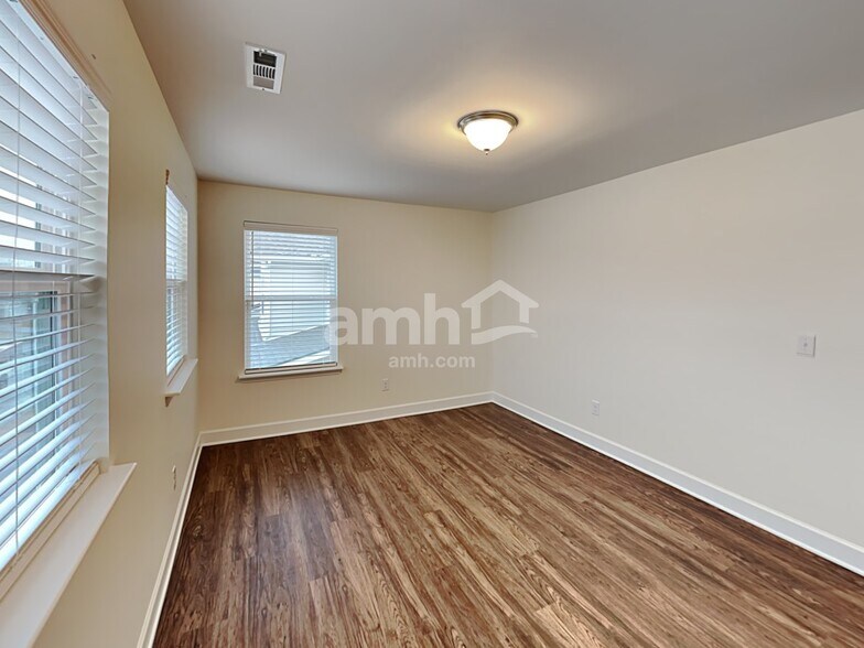 Building Photo - 4749 Chutney Dr