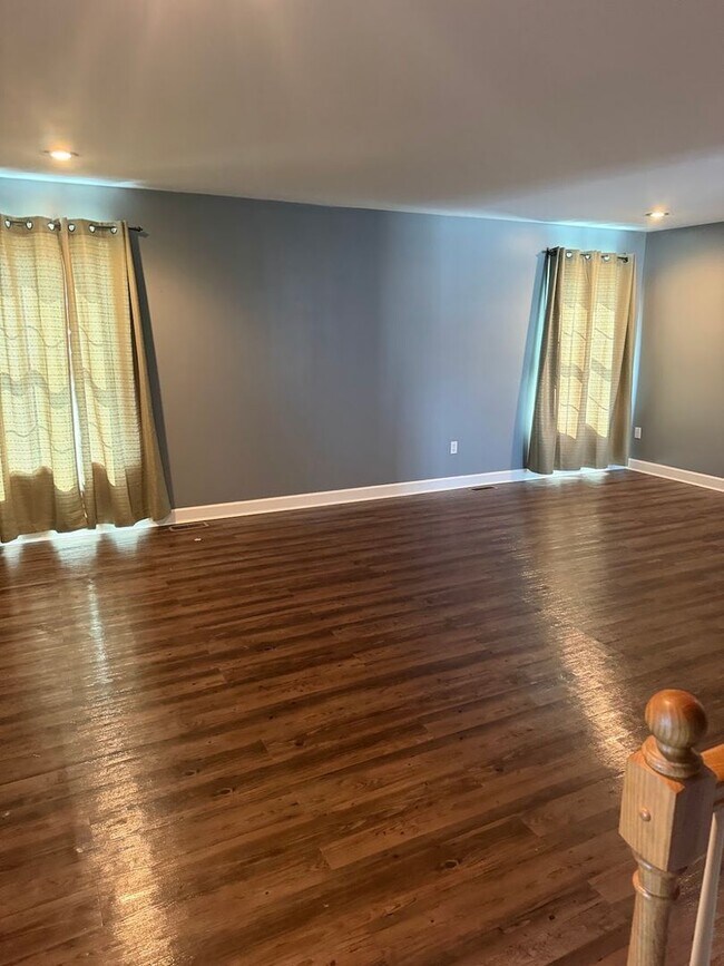 Building Photo - Beautiful 5 Bedroom, 3.5 Bathroom Home for Rent