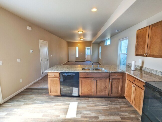 Building Photo - Paired Townhome in Chapel Heights