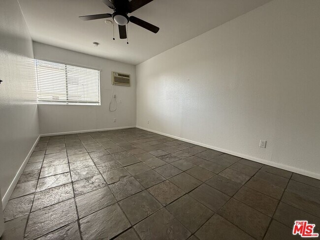 Building Photo - 1816 N Gramercy Pl