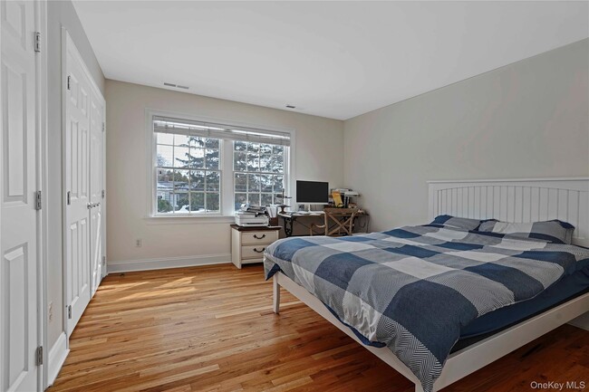 Building Photo - 484 Rosedale Ave