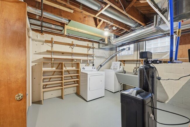 Building Photo - 1876 Northwest Blvd