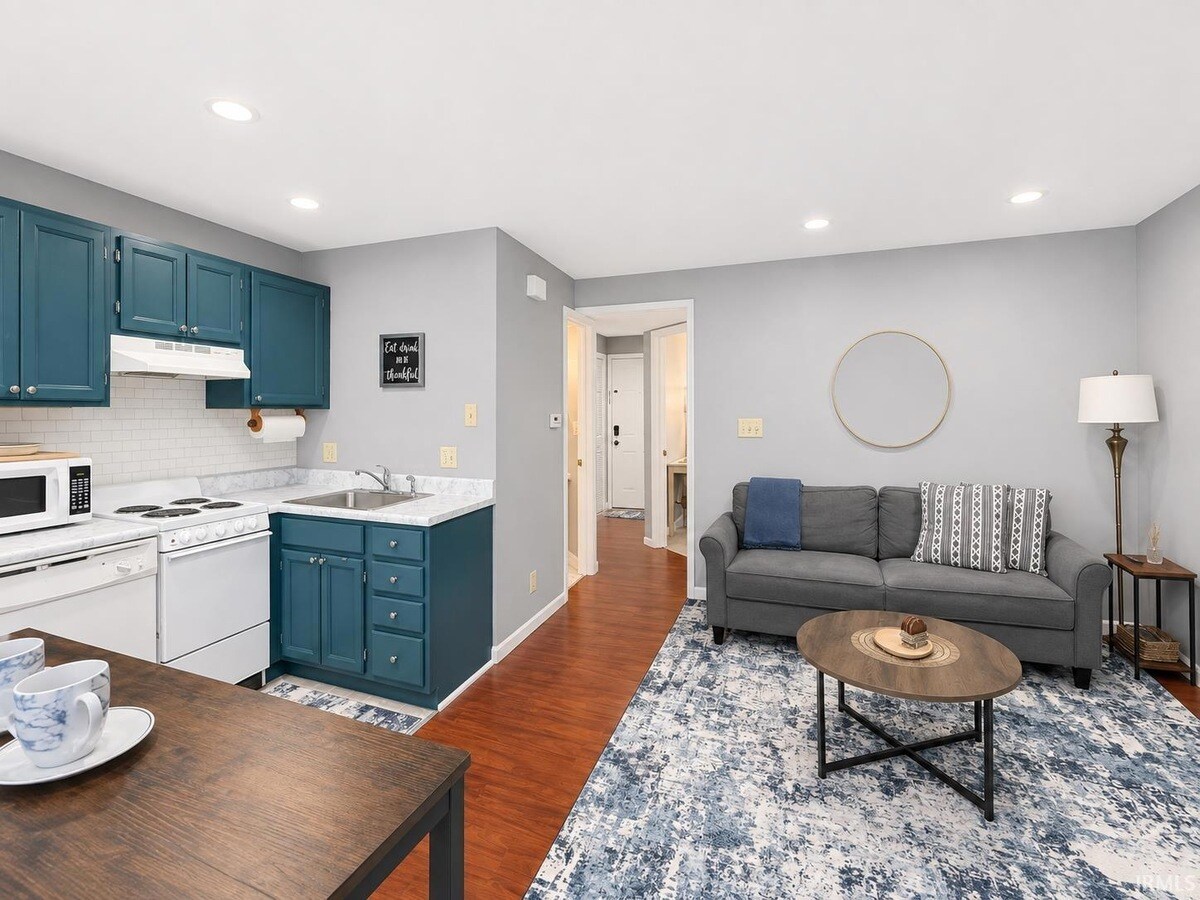 Building Photo - 9305 S Pointe Retreat Dr