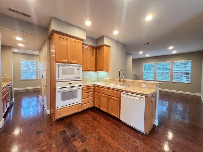 Building Photo - 4102 Voltaire St