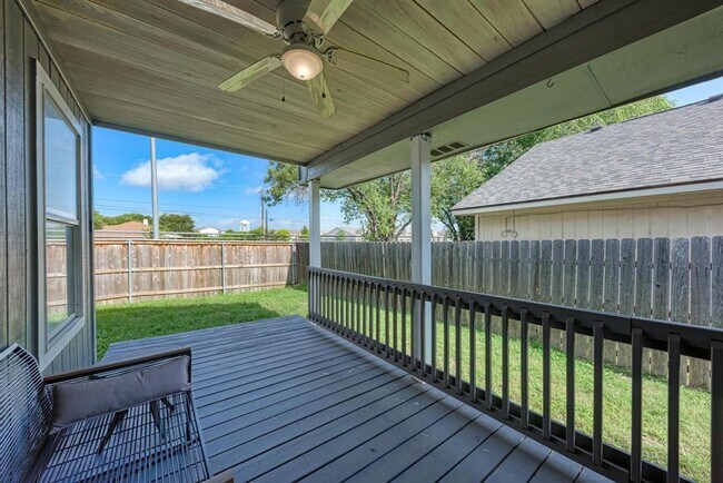 Building Photo - 2022 Balsam Way