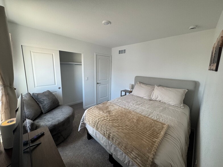 Building Photo - 9156 Percheron Pony Dr