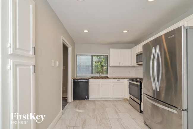 Building Photo - 3004 Charter Oak Dr