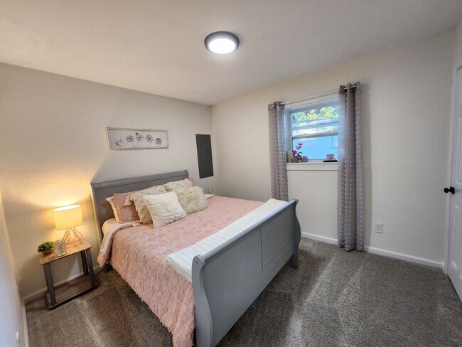 Building Photo - MOVE IN SPECIAL: HALF OFF first full month of rent!!!